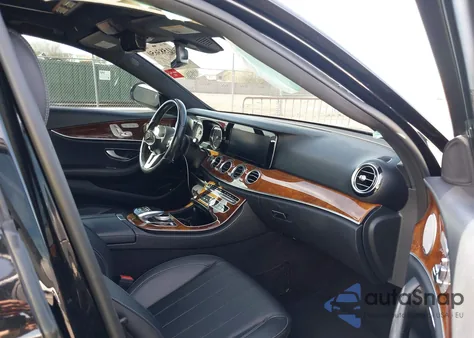 2019 Mercedes-Benz E 300 из США, поврежденный, VIN WDDZF4JBXKA549463